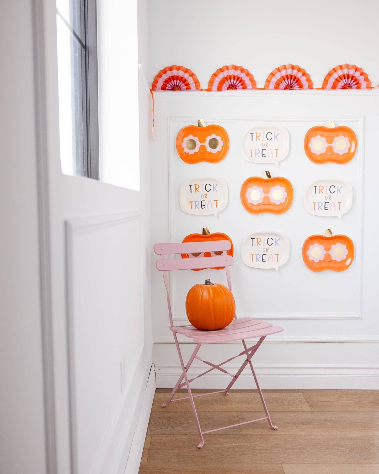 GVP1240 - Groovy Pumpkin Shaped Paper Plate