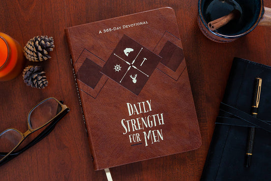 Daily Strength for Men (Devotional, Father's Day Gift Ideas)