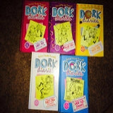 Dork Diaries 1: Tales from a Not-So-Fabulous Life (1) by Rachel Renée Russell